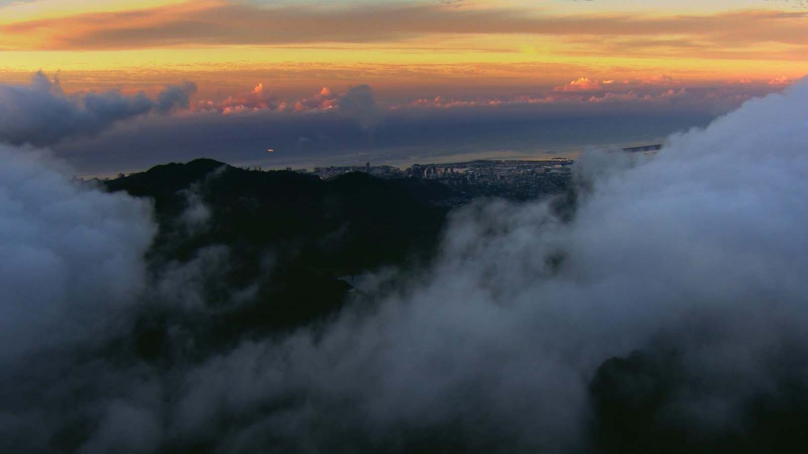 Oahu%20in%20the%20clouds.jpg