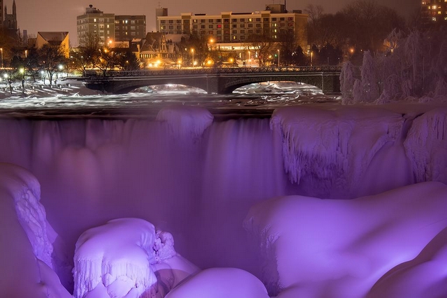 Frozen%20Niagara%20Falls.jpg