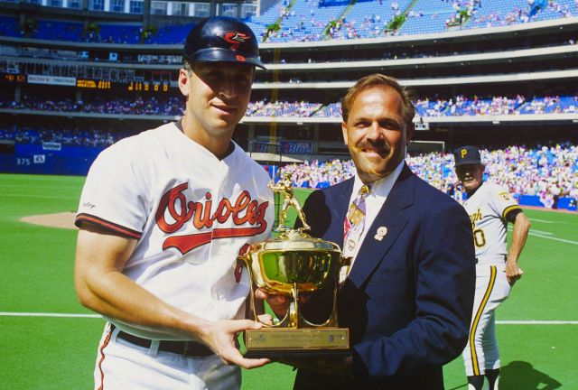 5ae0ec72c9e43_!MLBAll-StarGameHomerunDerbyAward-(1991)CalRipkenJr.thumb.jpg.726b797c0116c133300c7fe98dbfbe8e.jpg