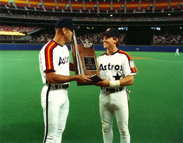 733138319_!MLBSilverSluggerAward-(1989)CraigBiggio.thumb.jpg.52b3dedb63ca2543b872113f58ae1c92.jpg