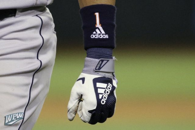 Carlos-Correa-Glove-Cleats-Batting-Gloves-Bat-17-1024x683.jpg