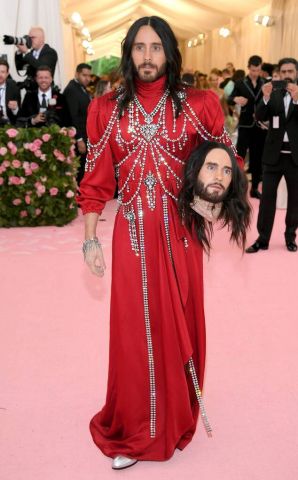 634-2019-met-gala-red-carpet-fashions-jared-leto_cm_5619.thumb.jpg.6fb92a51505a60fd2de9a4e88c43c310.jpg