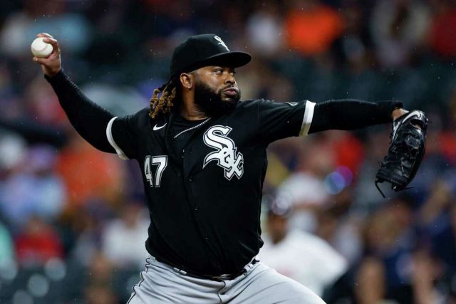 933763073_JohnnyCueto.thumb.jpg.c36dbcdaf894309e4c1cd86f5c0dd687.jpg