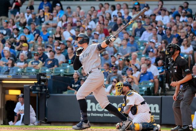 1980695648_AaronJudgehitshis59thhomerunoftheseasonduringtheseventhinningagainsttheBrewersonSept.182022..thumb.jpg.53a774fea097f828574b3bc4c82a30b5.jpg