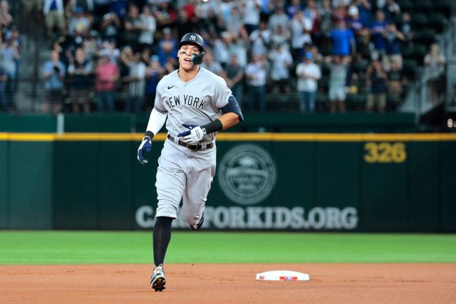 761480646_AaronJudgeroundsthebasesafterhittingahomeruninthe1stinningofthe2ndgameofadoubleheaderhis62ndoftheseason.thumb.jpg.c0fbc59e6432949ddfdffa4addbc6991.jpg