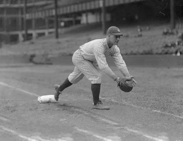 Gehrig02.thumb.jpg.37cf6adbfc7f42d57a1d7c00d82f4baa.jpg